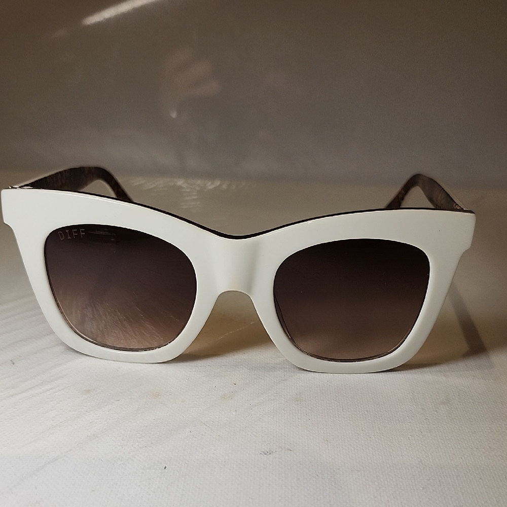 White Cat-Eye Sunglasses with Brown Gradient Lenses